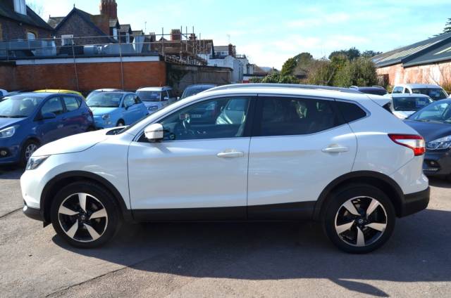 2015 Nissan Qashqai 1.5 dCi N-Tec+ 5dr